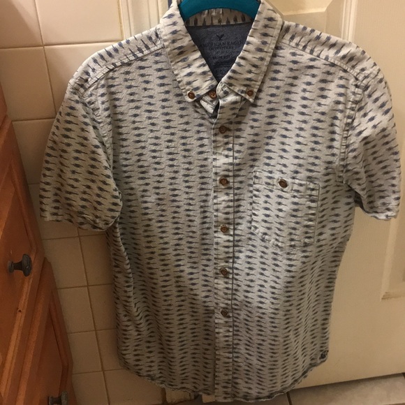 Button up with blue dash design - Picture 1 of 1